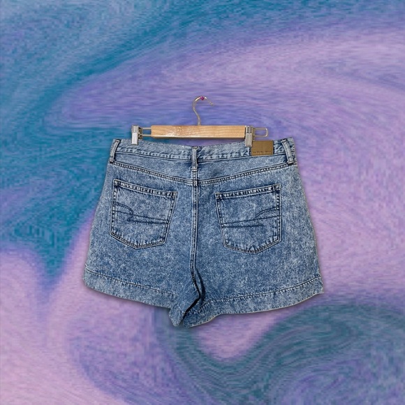 ♥︎ American Eagle Acid Wash Mom Jean Shorts ♥︎ - Picture 3 of 5